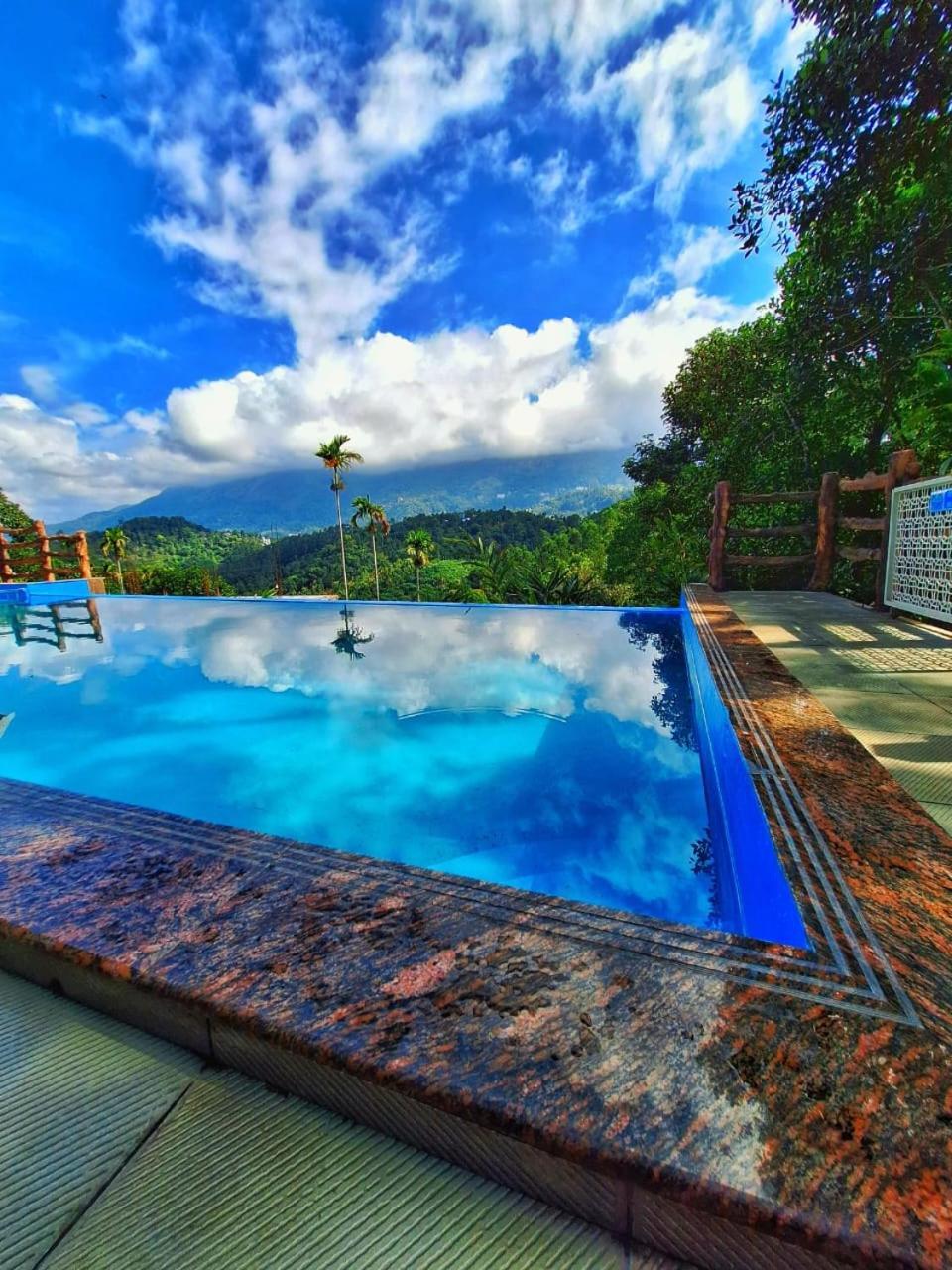 Hotel Chalona Hill View Munnar Zewnętrze zdjęcie
